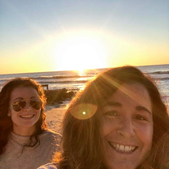 Hi, I’m Kate! Thanks for looking at my closet! - Picture 2 of 7